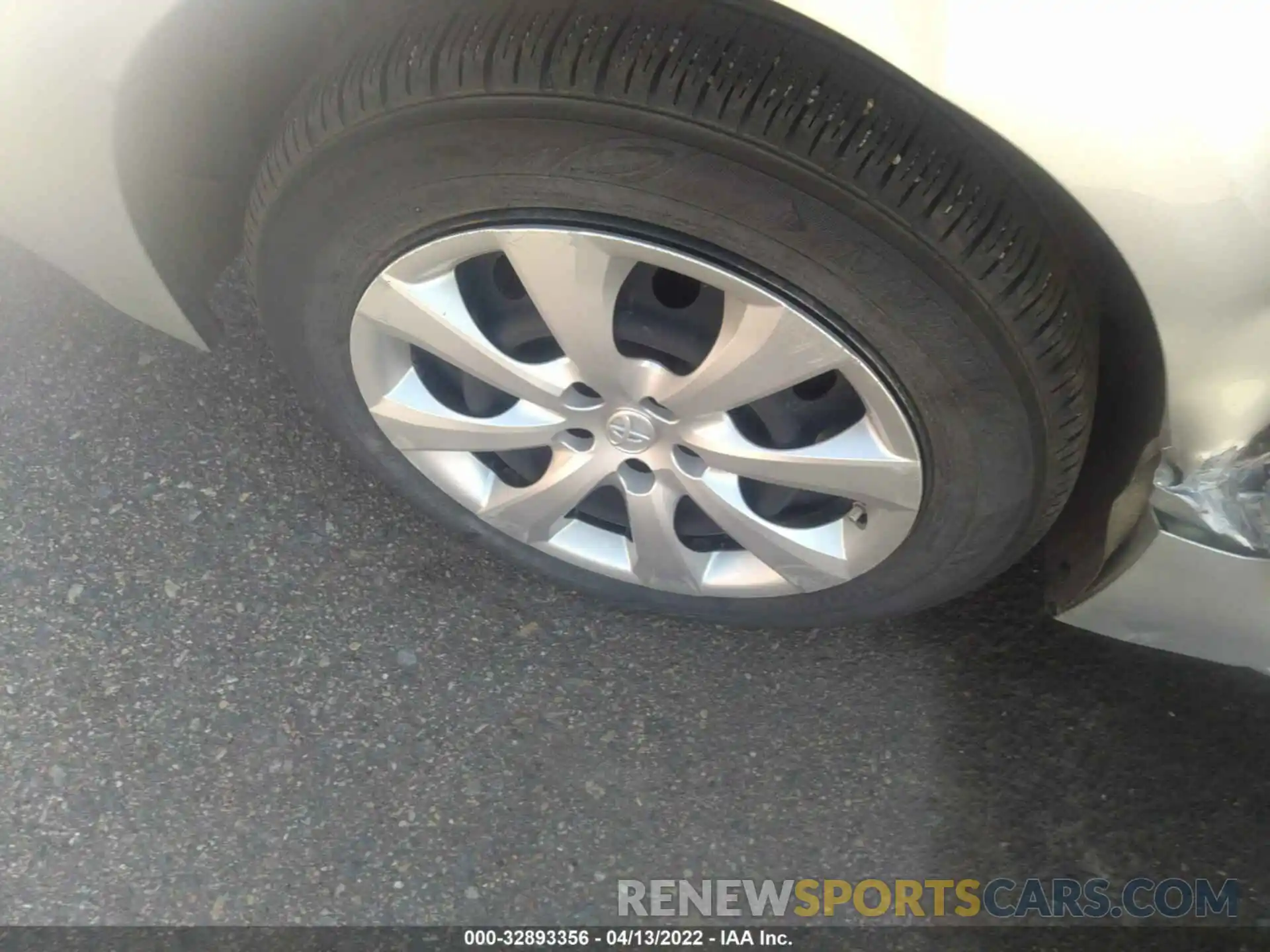 15 Photograph of a damaged car JTDEPRAE3LJ088041 TOYOTA COROLLA 2020