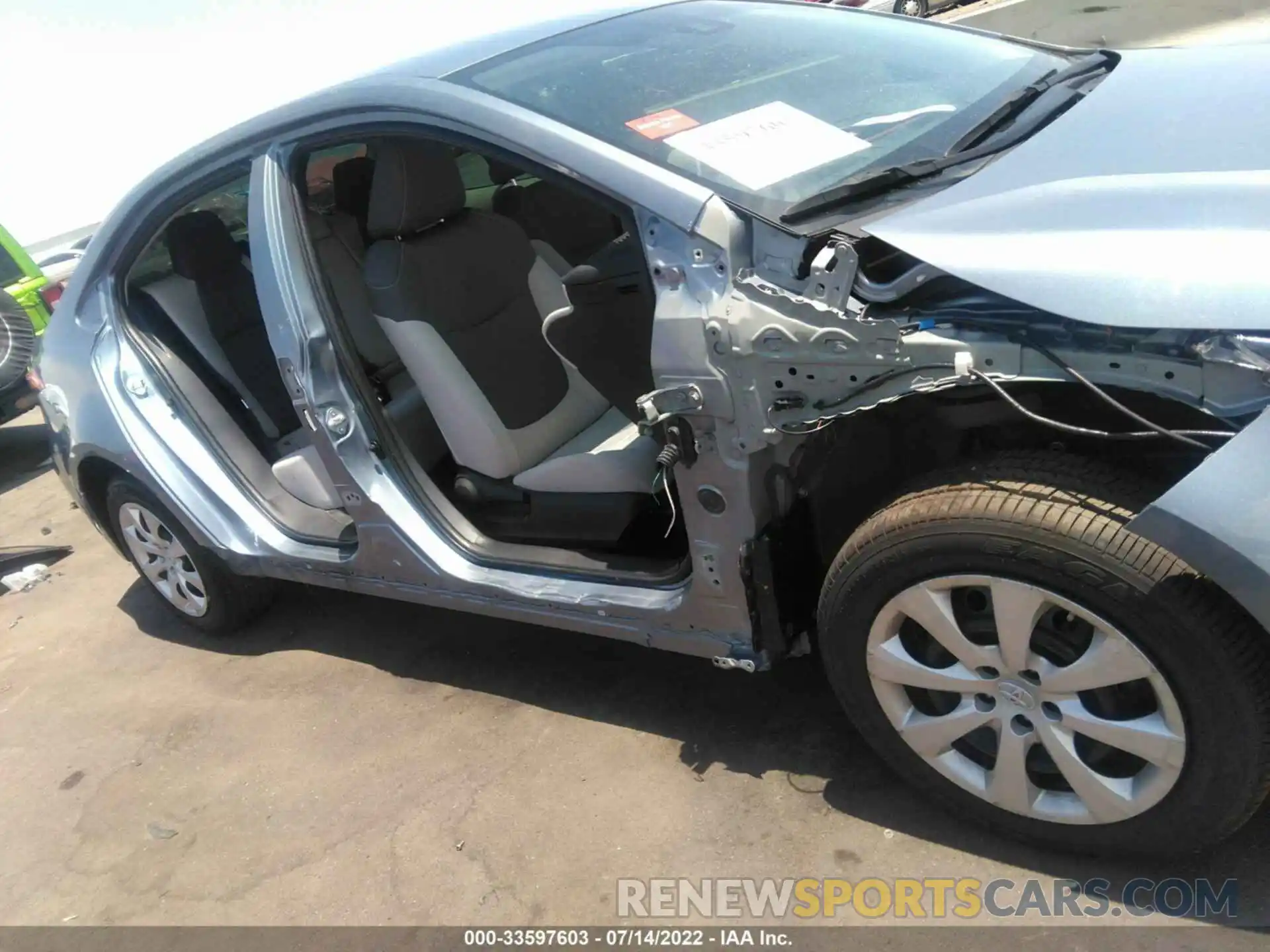 6 Photograph of a damaged car JTDEPRAE4LJ052746 TOYOTA COROLLA 2020