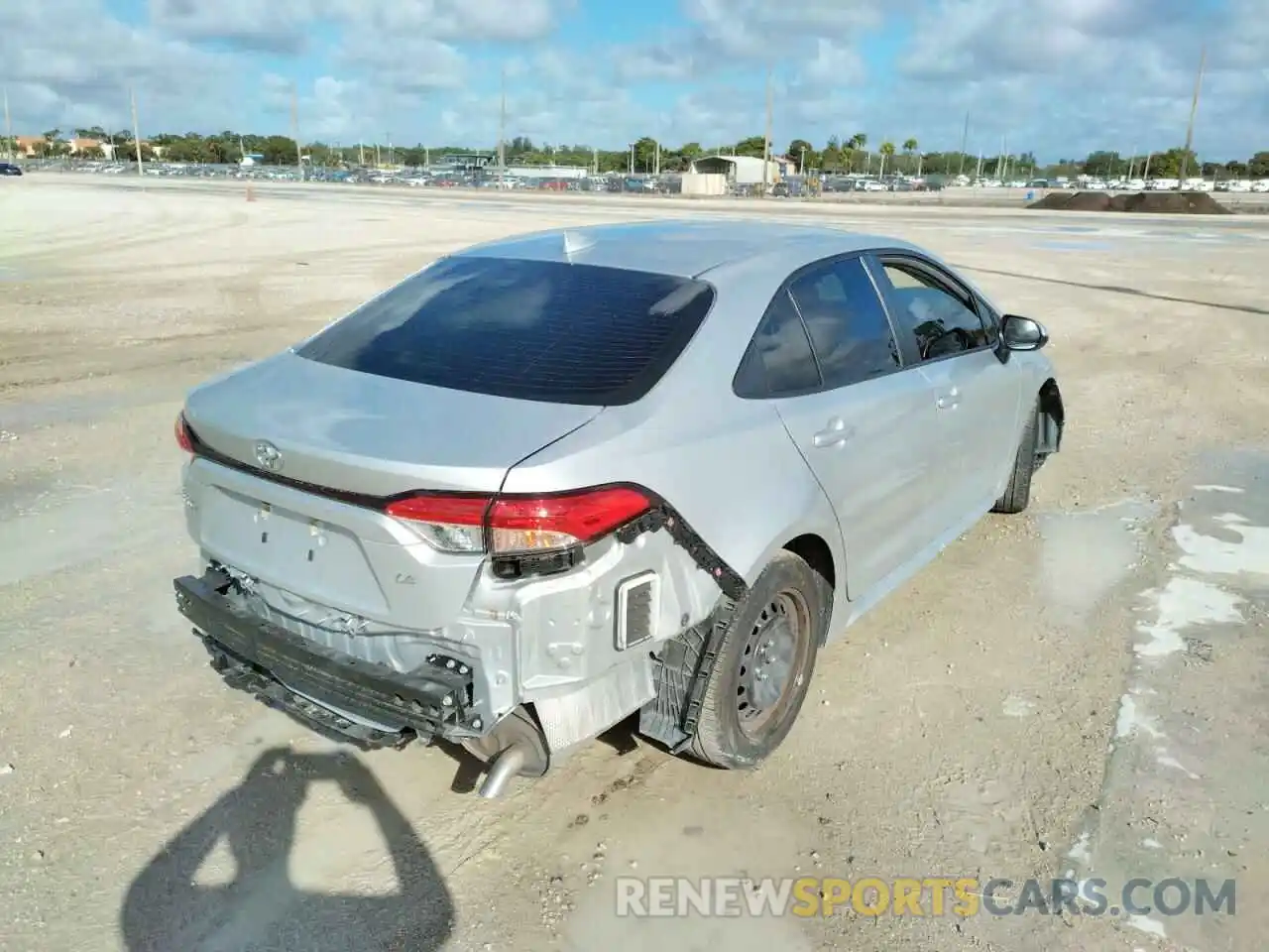 4 Photograph of a damaged car JTDEPRAE4LJ090963 TOYOTA COROLLA 2020