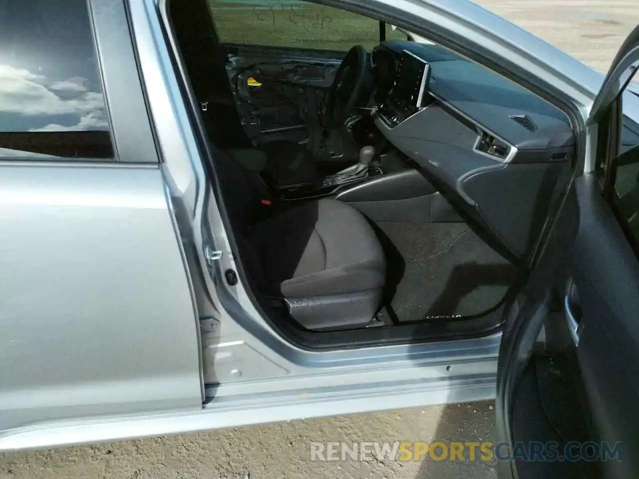 5 Photograph of a damaged car JTDEPRAE4LJ090963 TOYOTA COROLLA 2020