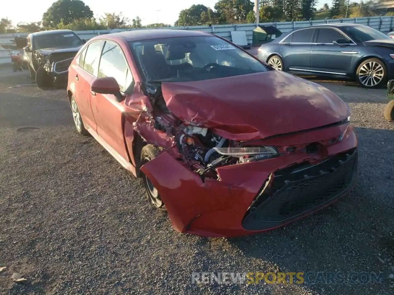 1 Photograph of a damaged car JTDEPRAE4LJ095046 TOYOTA COROLLA 2020