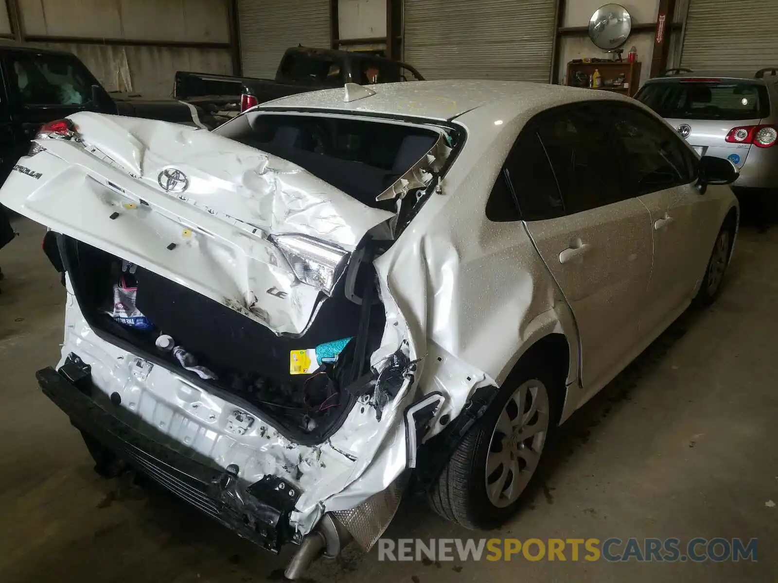 4 Photograph of a damaged car JTDEPRAE4LJ106112 TOYOTA COROLLA 2020