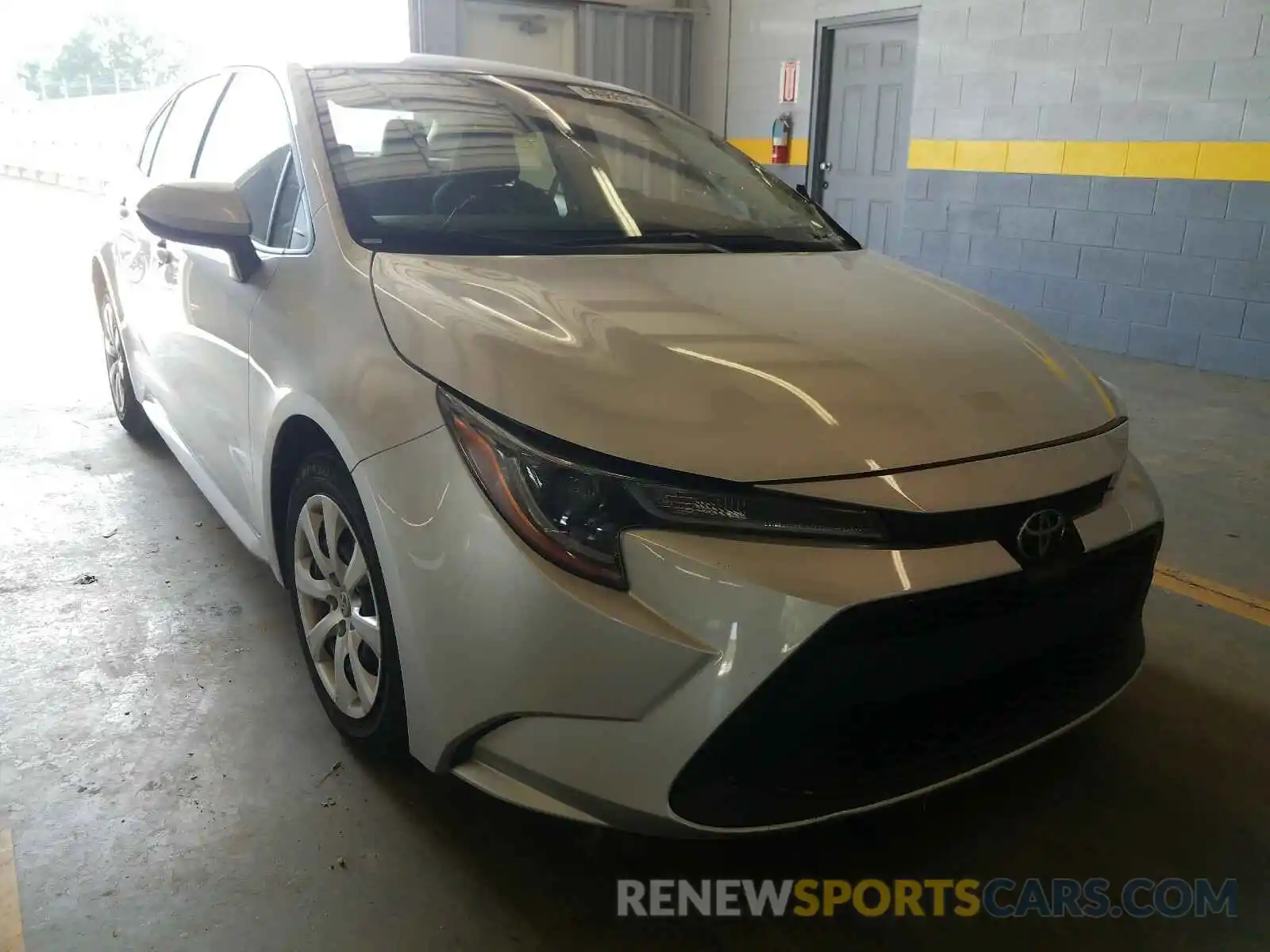 1 Photograph of a damaged car JTDEPRAE5LJ018069 TOYOTA COROLLA 2020