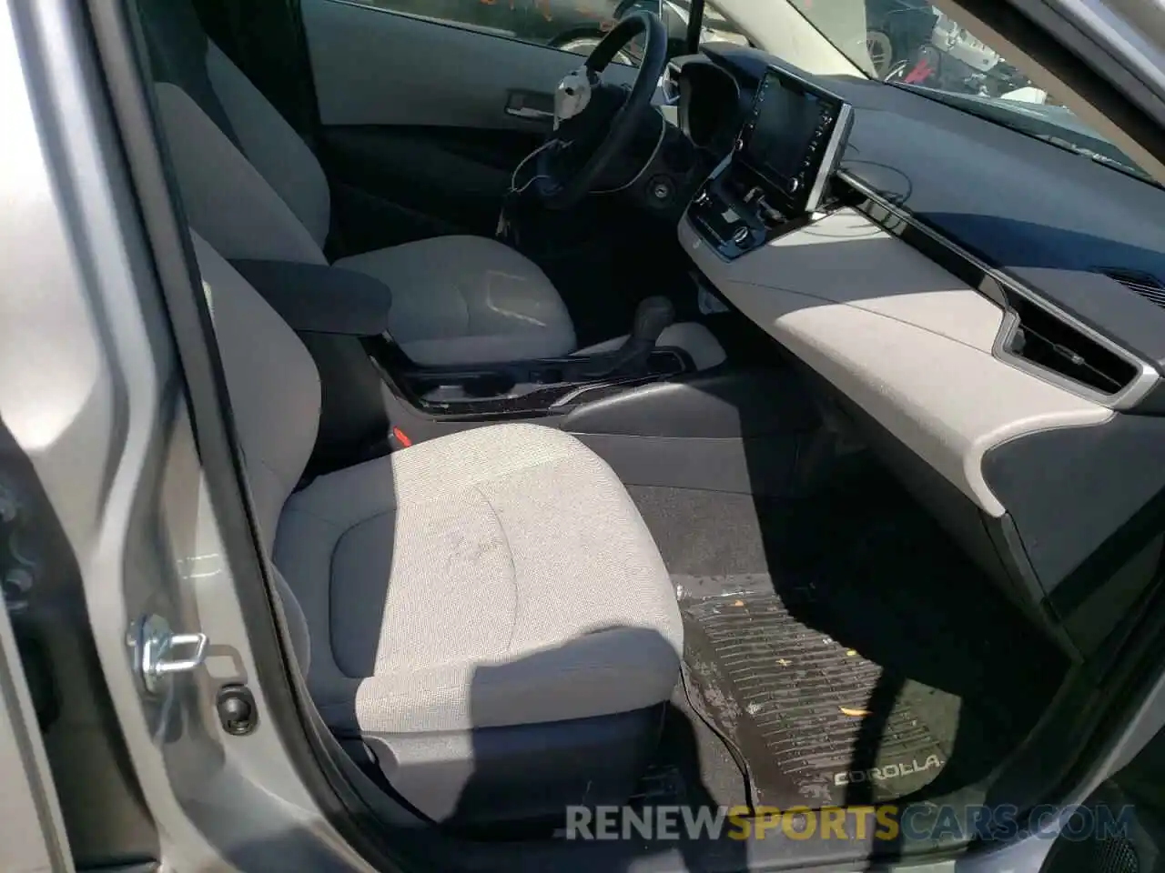 5 Photograph of a damaged car JTDEPRAE5LJ021537 TOYOTA COROLLA 2020