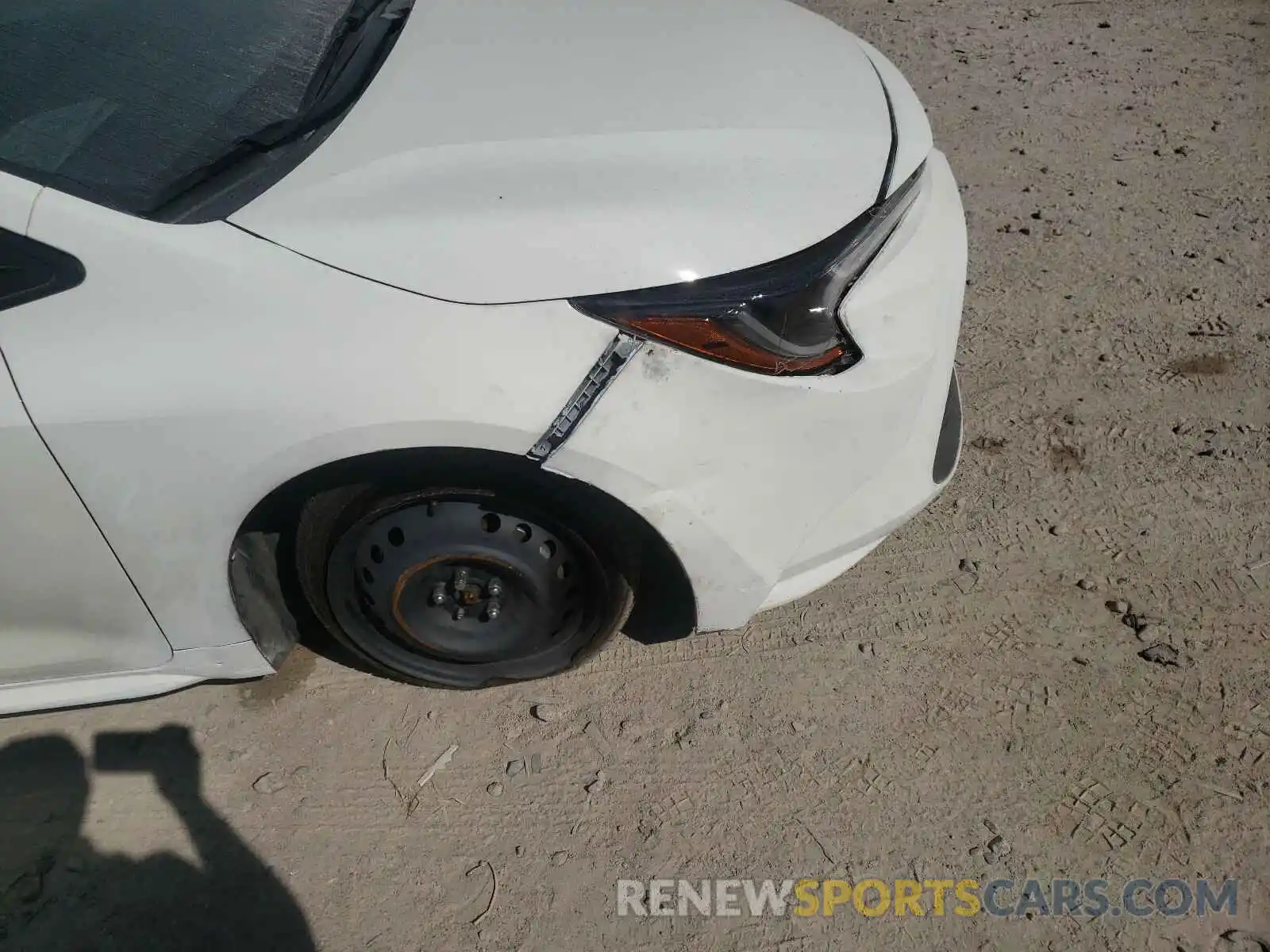 9 Photograph of a damaged car JTDEPRAE5LJ037950 TOYOTA COROLLA 2020