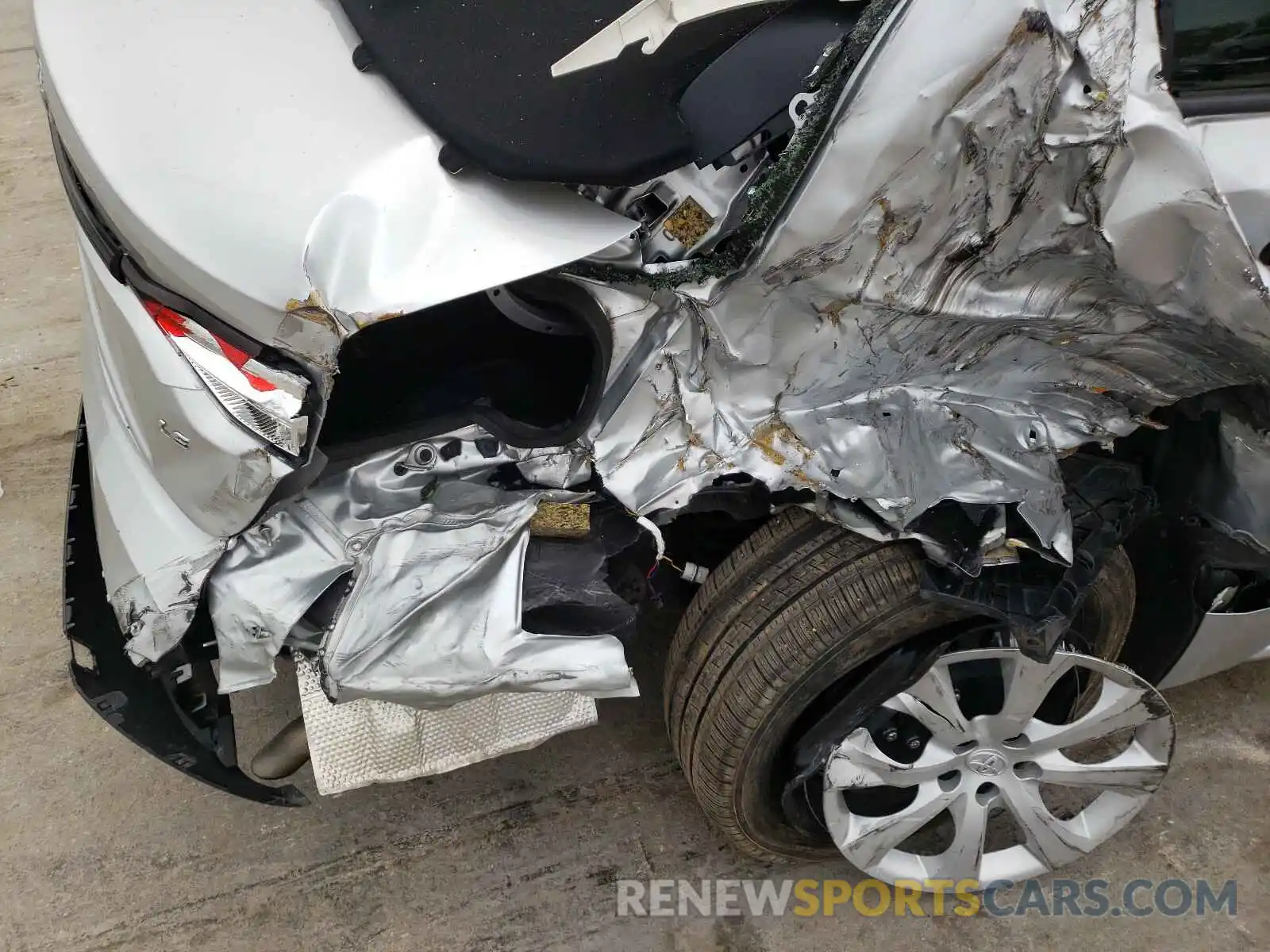 9 Photograph of a damaged car JTDEPRAE5LJ040704 TOYOTA COROLLA 2020