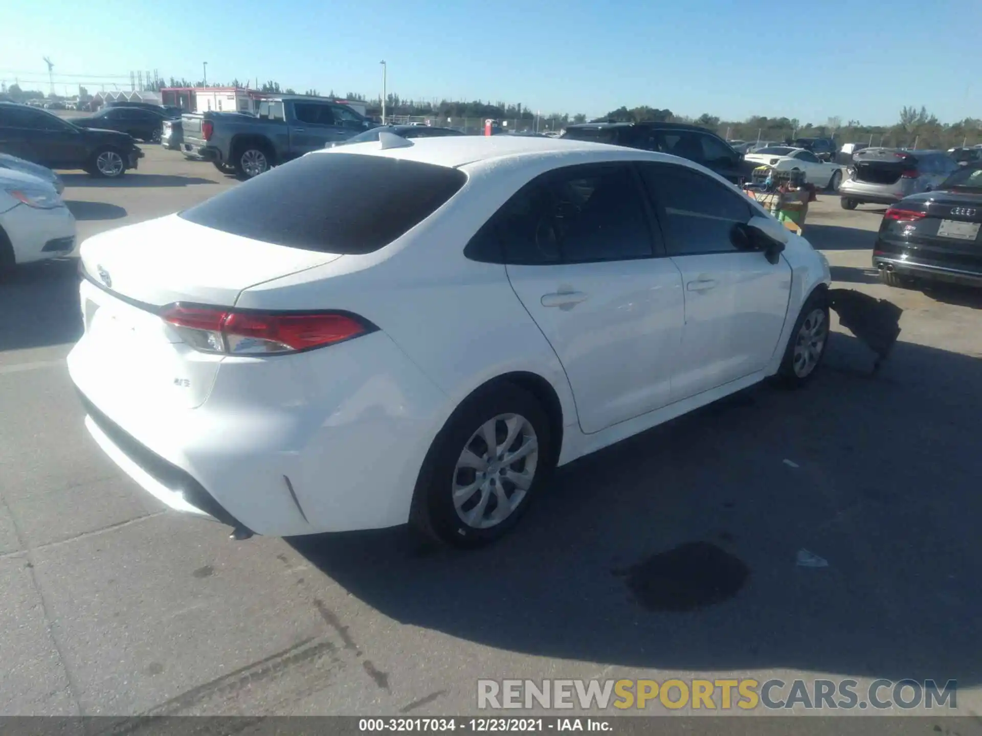 4 Photograph of a damaged car JTDEPRAE5LJ041822 TOYOTA COROLLA 2020