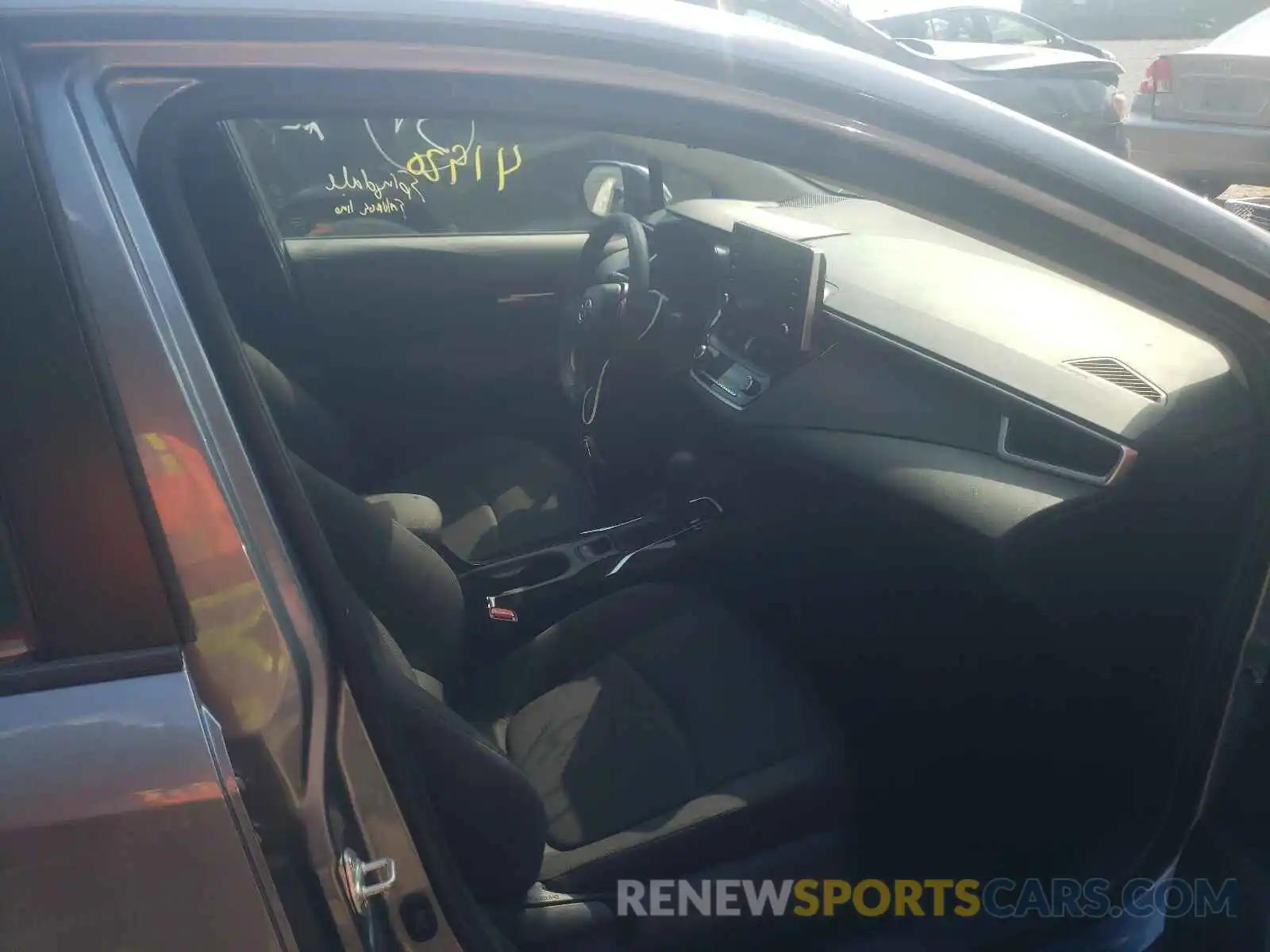 5 Photograph of a damaged car JTDEPRAE5LJ042033 TOYOTA COROLLA 2020