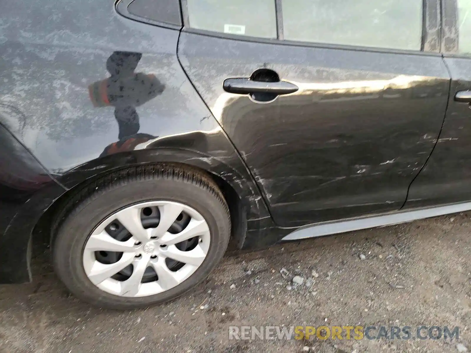 9 Photograph of a damaged car JTDEPRAE5LJ044297 TOYOTA COROLLA 2020