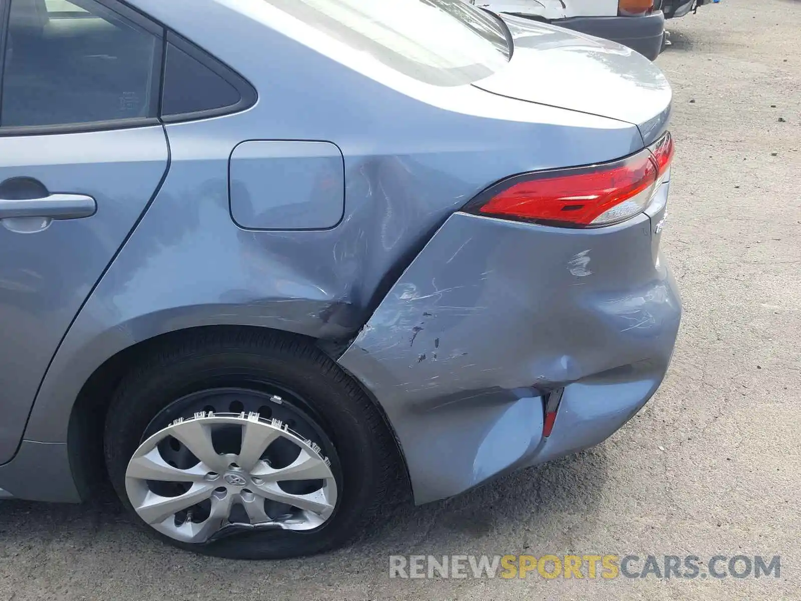 9 Photograph of a damaged car JTDEPRAE5LJ052822 TOYOTA COROLLA 2020