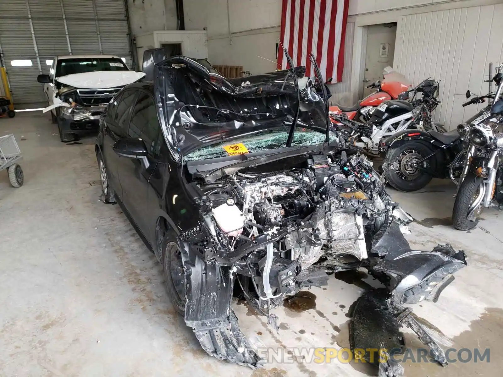 1 Photograph of a damaged car JTDEPRAE5LJ055705 TOYOTA COROLLA 2020