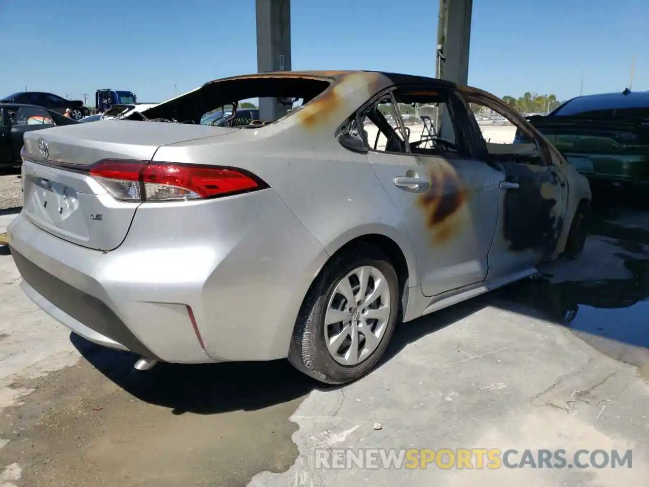 4 Photograph of a damaged car JTDEPRAE5LJ086808 TOYOTA COROLLA 2020