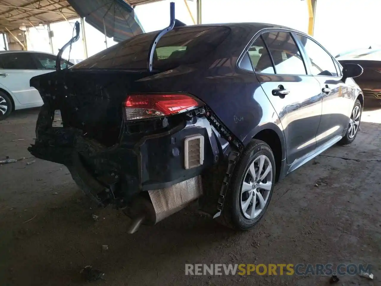 4 Photograph of a damaged car JTDEPRAE5LJ099123 TOYOTA COROLLA 2020