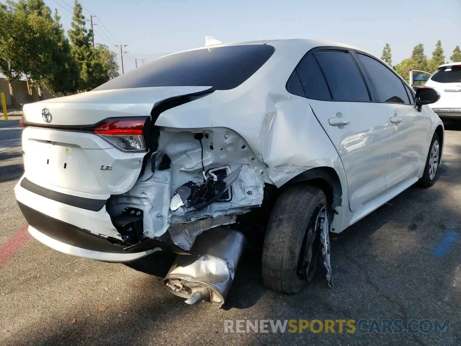 4 Photograph of a damaged car JTDEPRAE5LJ103784 TOYOTA COROLLA 2020