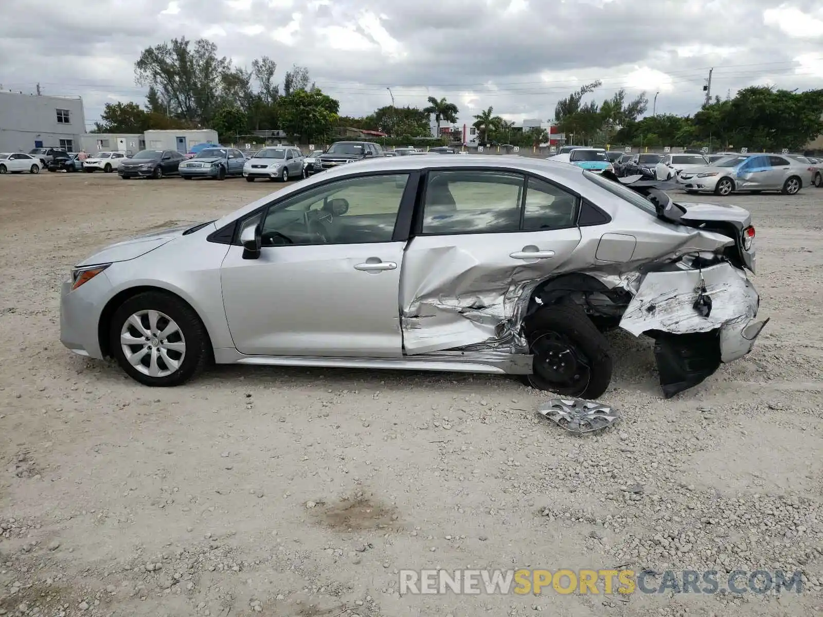 9 Photograph of a damaged car JTDEPRAE5LJ109343 TOYOTA COROLLA 2020