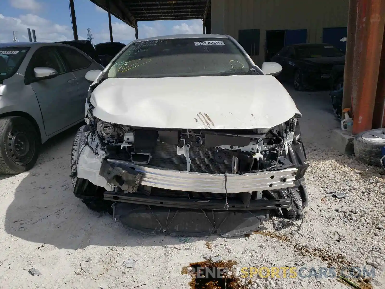 9 Photograph of a damaged car JTDEPRAE5LJ114915 TOYOTA COROLLA 2020