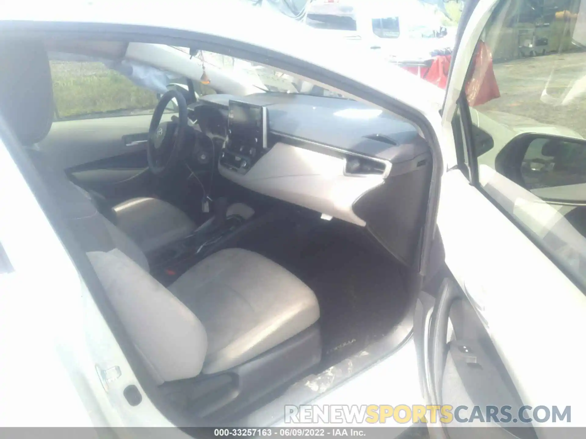 5 Photograph of a damaged car JTDEPRAE6LJ005427 TOYOTA COROLLA 2020