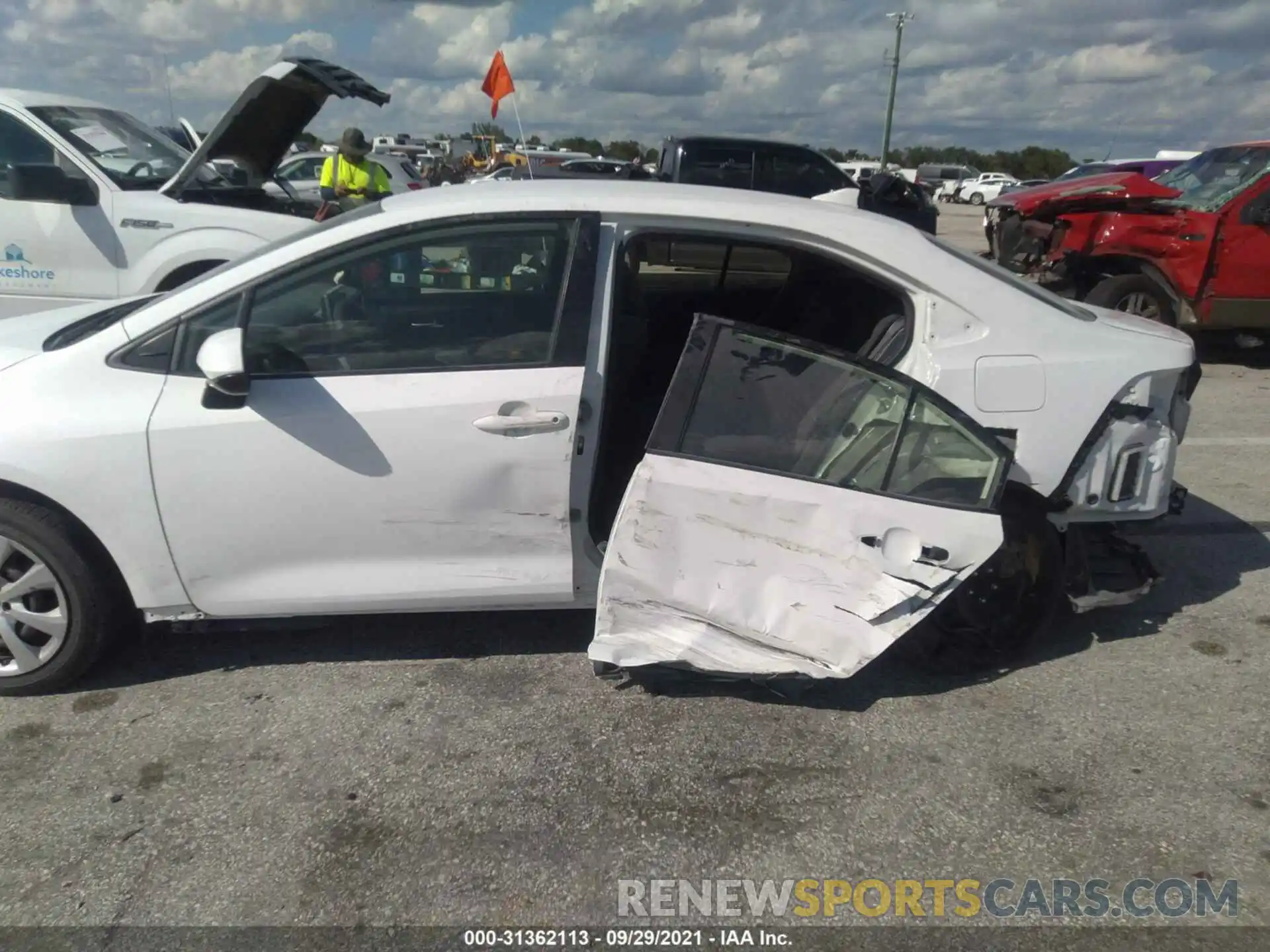 6 Photograph of a damaged car JTDEPRAE6LJ010868 TOYOTA COROLLA 2020