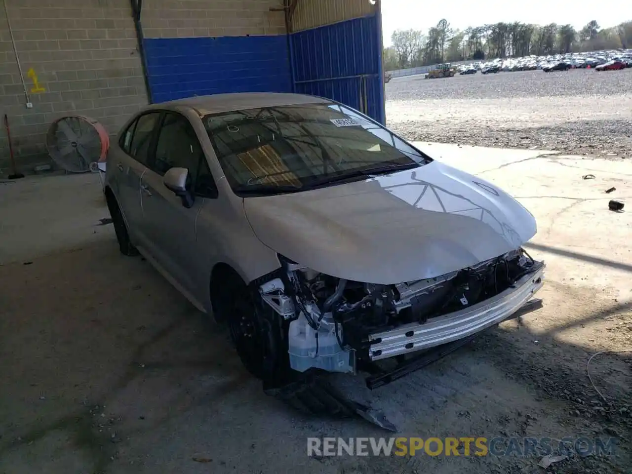 1 Photograph of a damaged car JTDEPRAE6LJ013057 TOYOTA COROLLA 2020