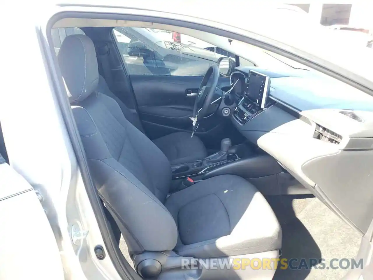 5 Photograph of a damaged car JTDEPRAE6LJ013673 TOYOTA COROLLA 2020