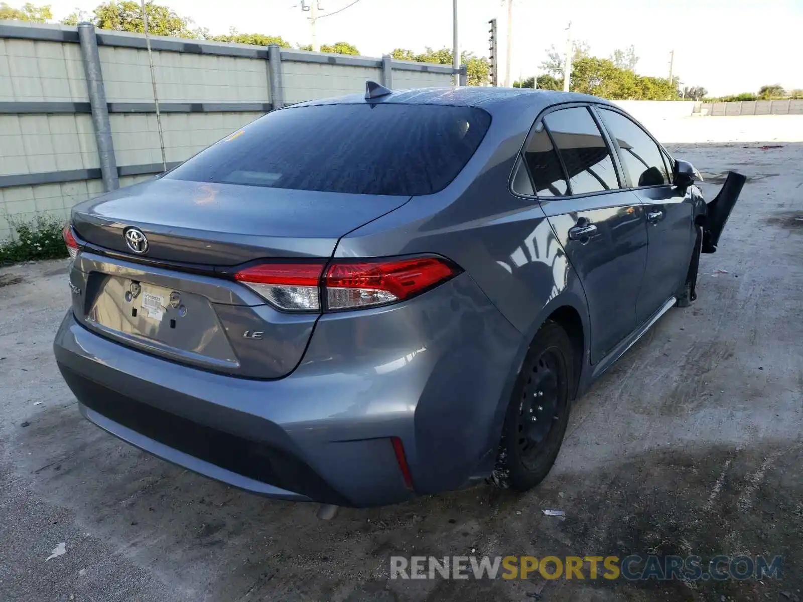 4 Photograph of a damaged car JTDEPRAE6LJ015648 TOYOTA COROLLA 2020