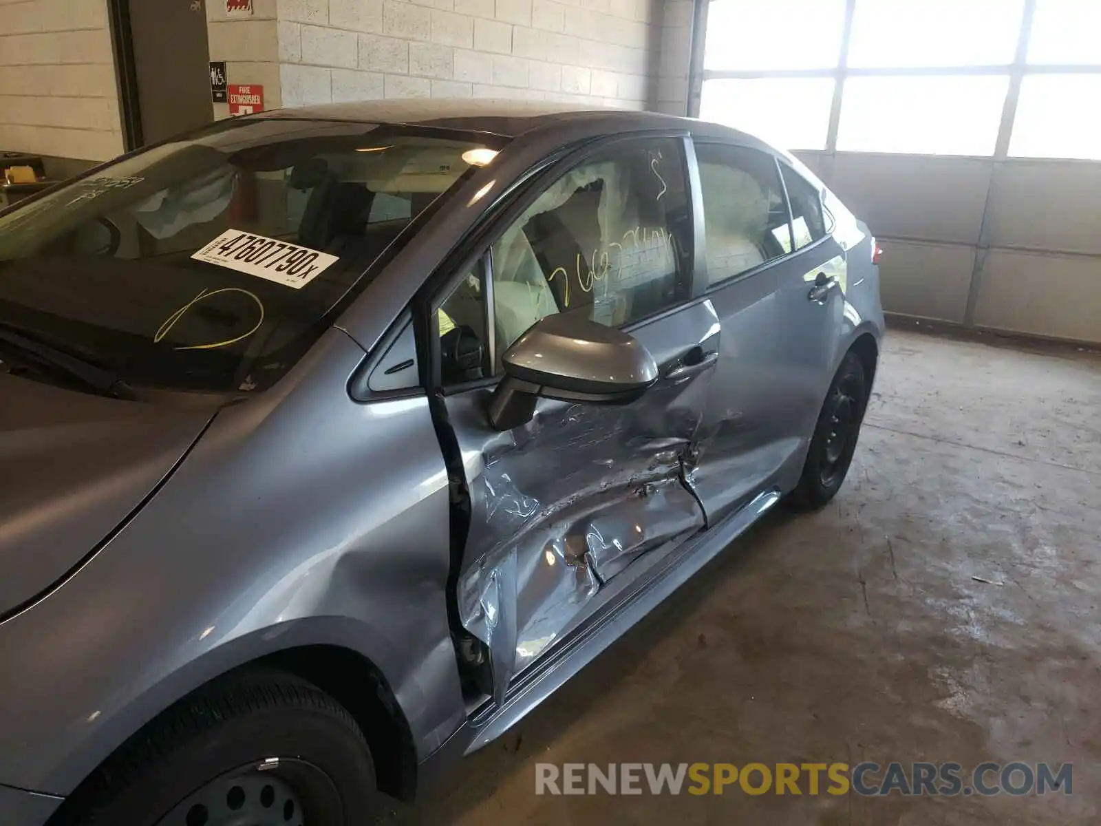 9 Photograph of a damaged car JTDEPRAE6LJ020347 TOYOTA COROLLA 2020