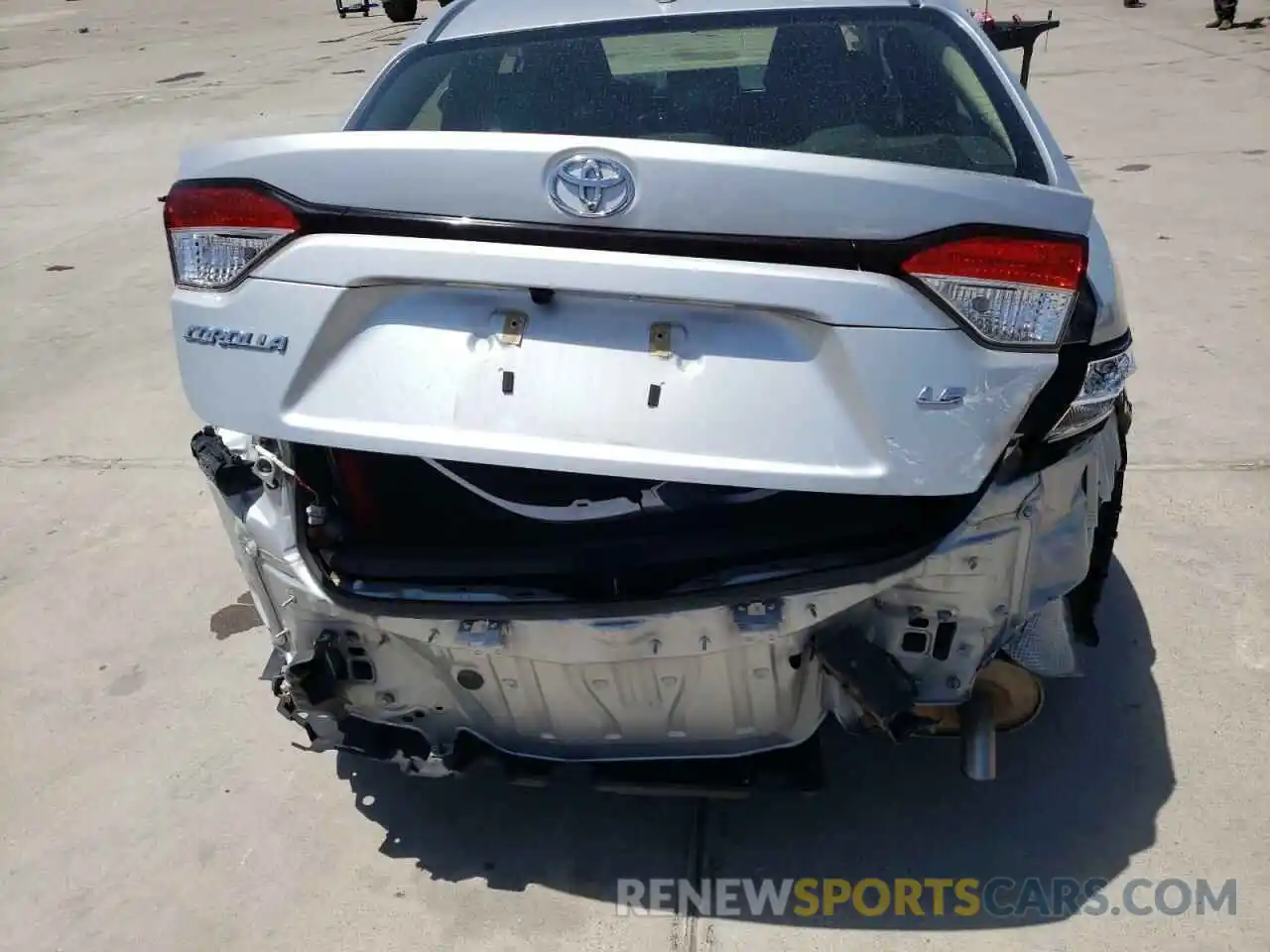 9 Photograph of a damaged car JTDEPRAE6LJ024382 TOYOTA COROLLA 2020