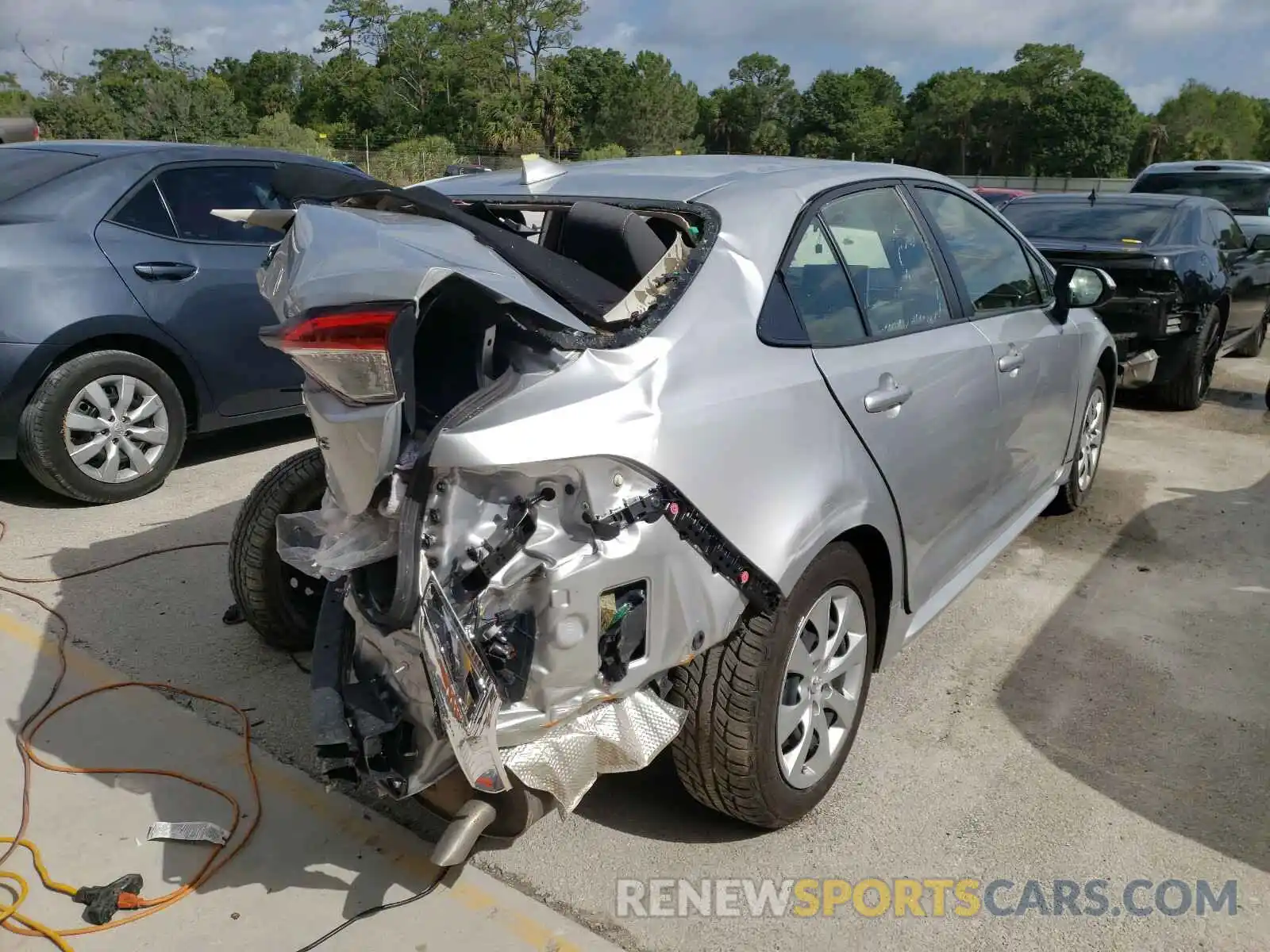 4 Photograph of a damaged car JTDEPRAE6LJ025158 TOYOTA COROLLA 2020