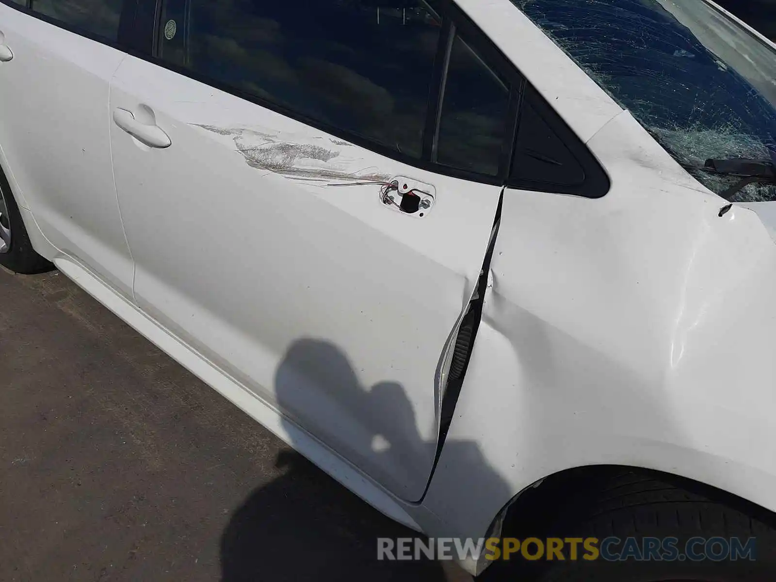 9 Photograph of a damaged car JTDEPRAE6LJ036015 TOYOTA COROLLA 2020