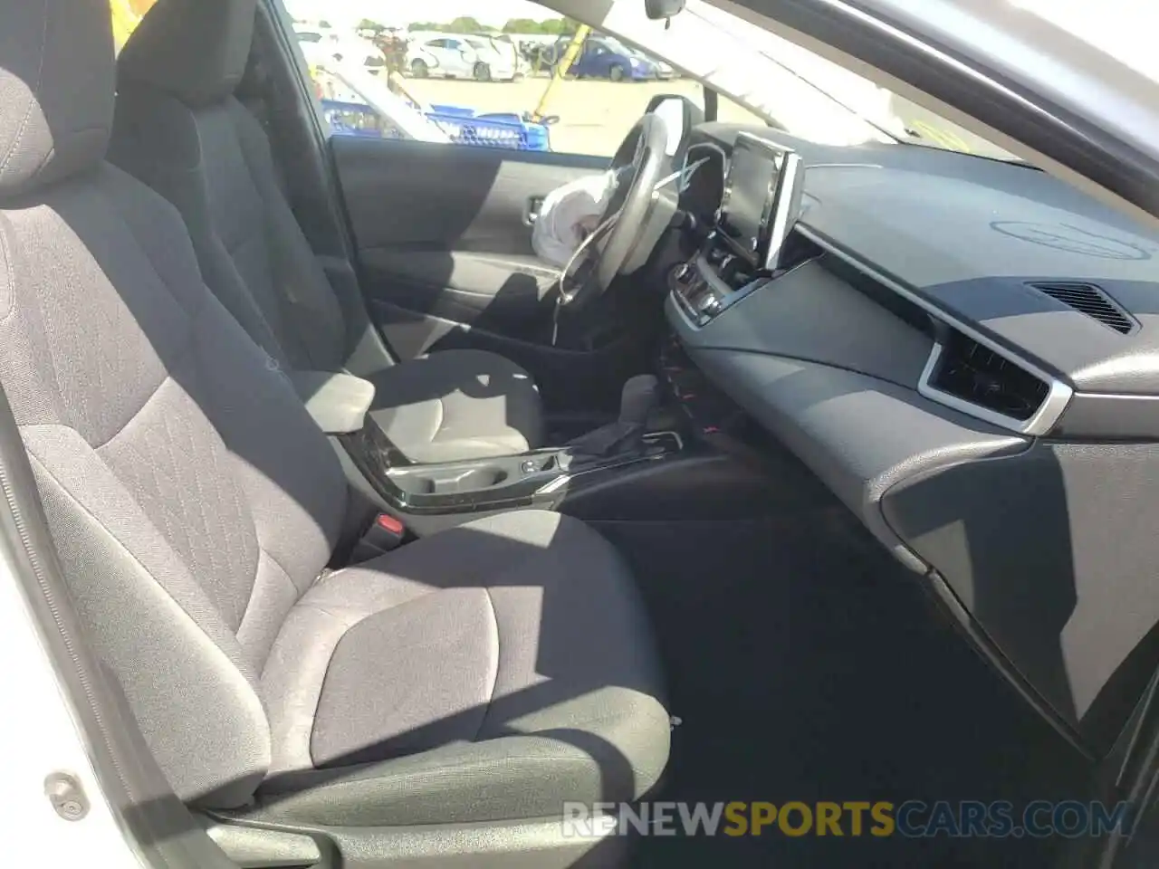 5 Photograph of a damaged car JTDEPRAE6LJ052196 TOYOTA COROLLA 2020