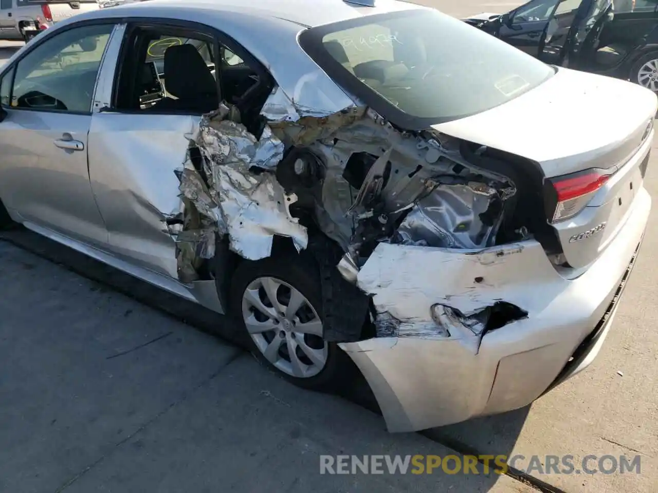 9 Photograph of a damaged car JTDEPRAE6LJ054773 TOYOTA COROLLA 2020