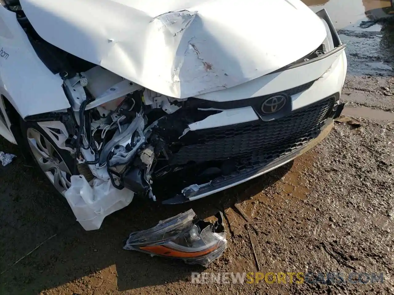 9 Photograph of a damaged car JTDEPRAE6LJ060587 TOYOTA COROLLA 2020