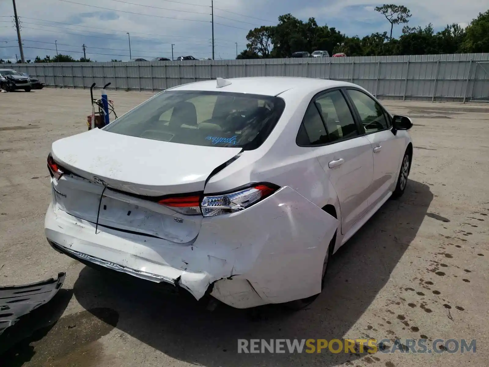 4 Photograph of a damaged car JTDEPRAE6LJ062596 TOYOTA COROLLA 2020