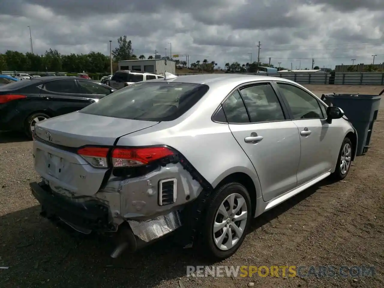 4 Photograph of a damaged car JTDEPRAE6LJ099535 TOYOTA COROLLA 2020