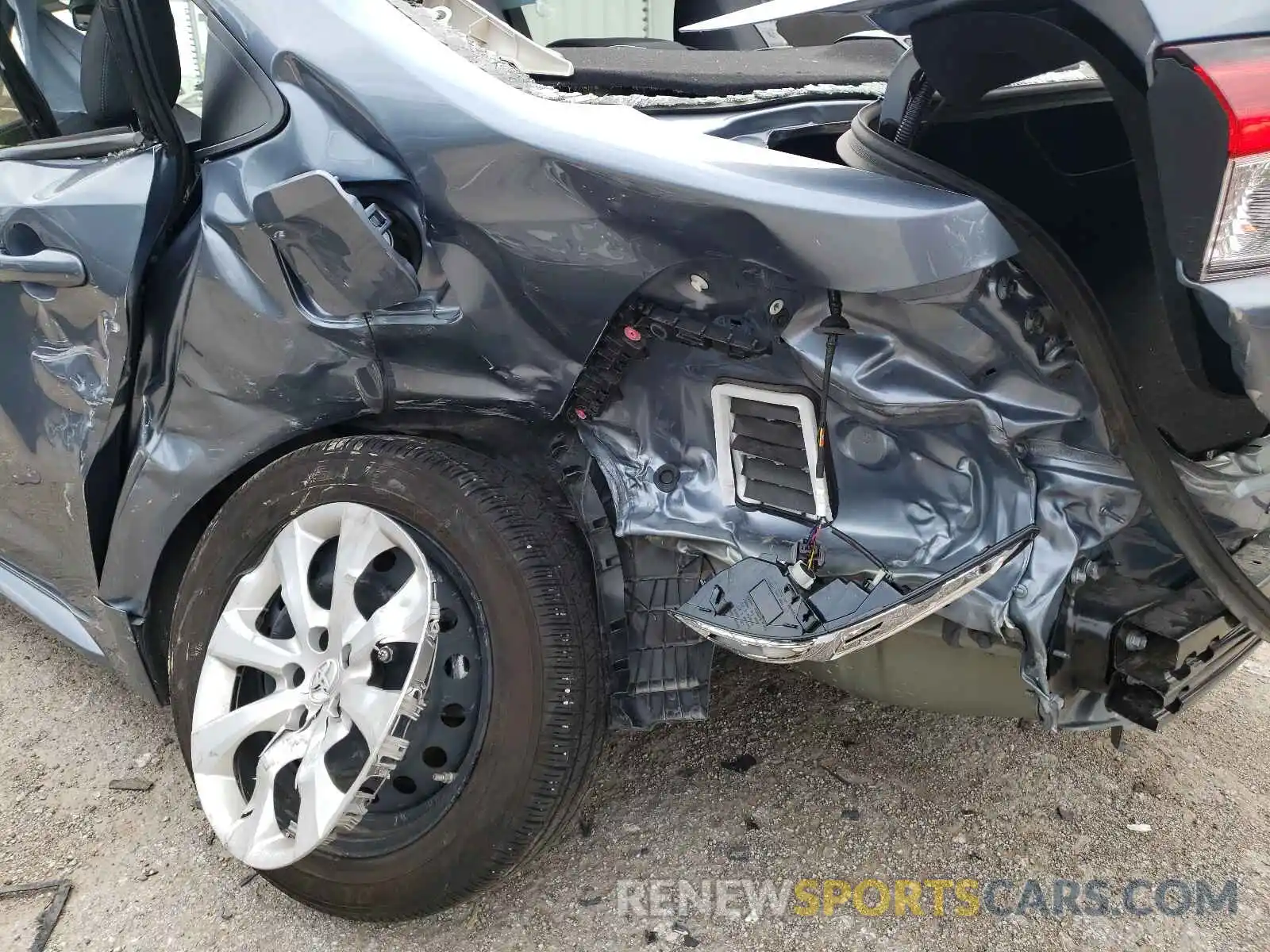 9 Photograph of a damaged car JTDEPRAE6LJ102286 TOYOTA COROLLA 2020