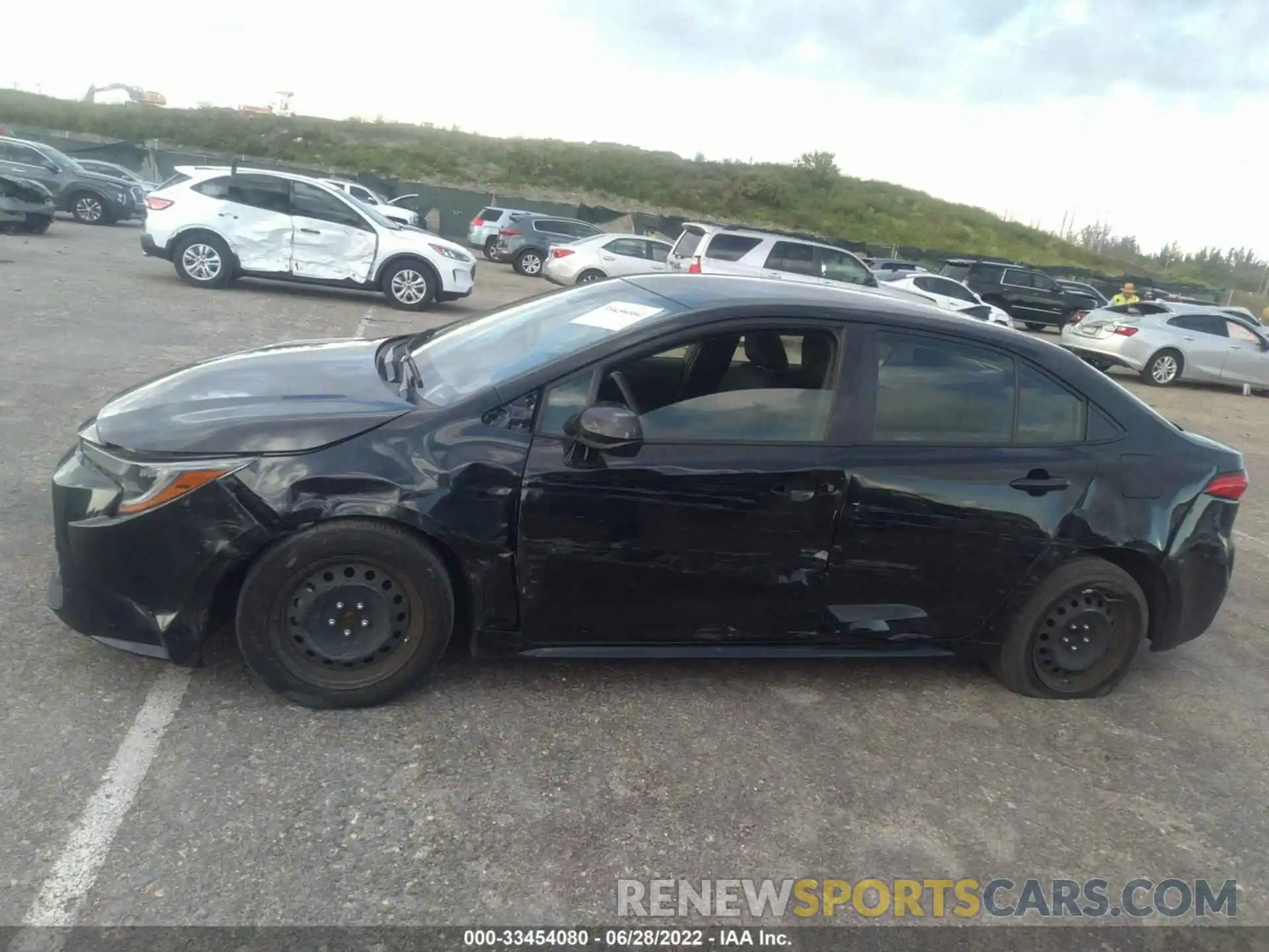 6 Photograph of a damaged car JTDEPRAE6LJ111747 TOYOTA COROLLA 2020