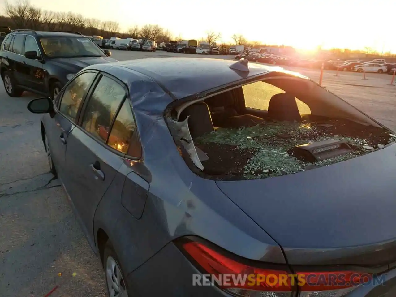 9 Photograph of a damaged car JTDEPRAE7LJ036749 TOYOTA COROLLA 2020