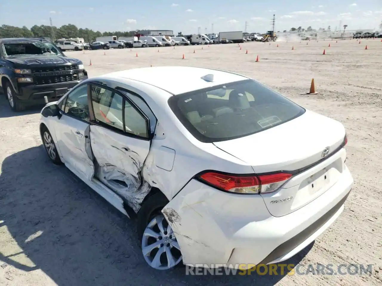 3 Photograph of a damaged car JTDEPRAE7LJ037156 TOYOTA COROLLA 2020