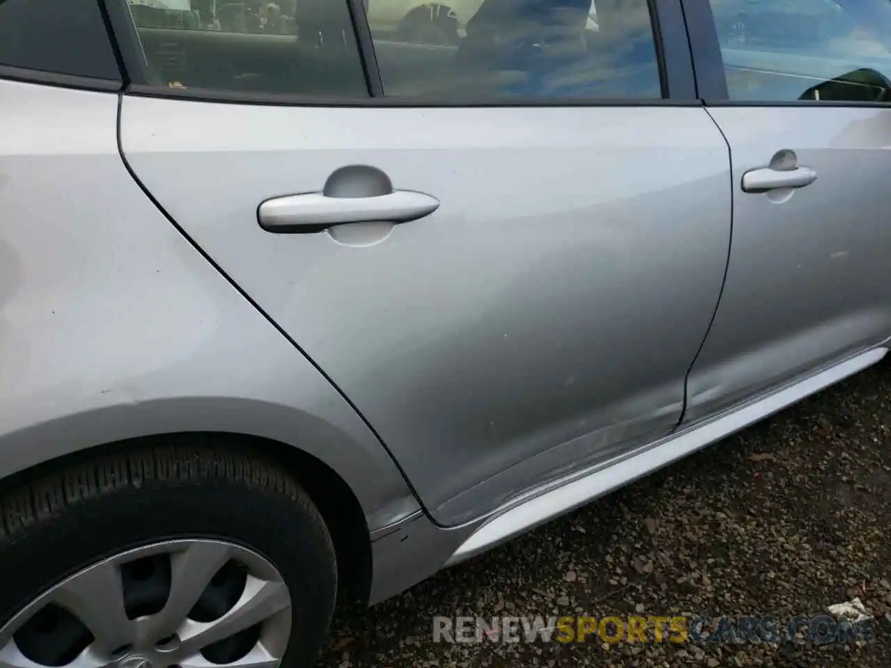 9 Photograph of a damaged car JTDEPRAE7LJ042941 TOYOTA COROLLA 2020