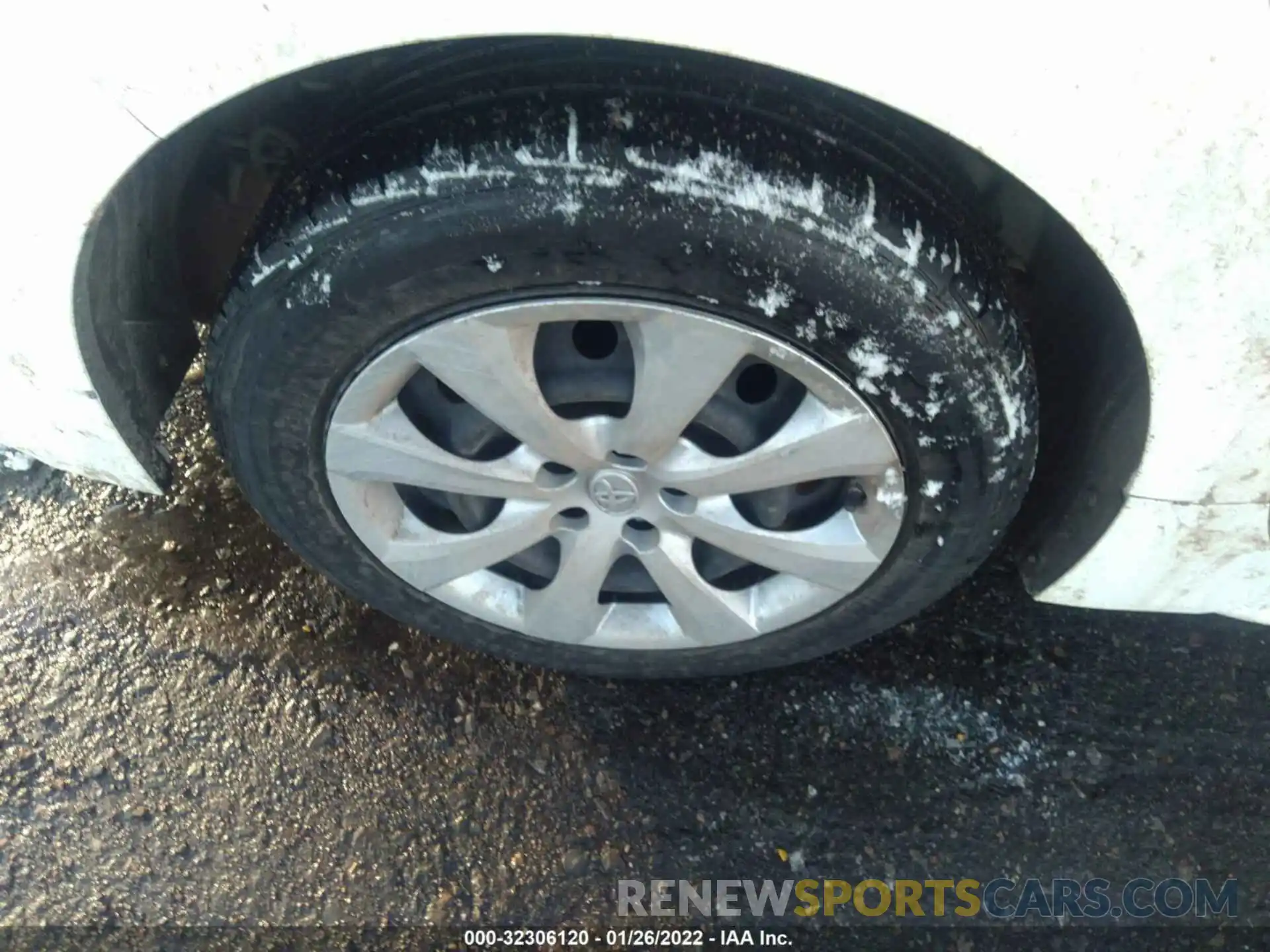 15 Photograph of a damaged car JTDEPRAE7LJ045077 TOYOTA COROLLA 2020