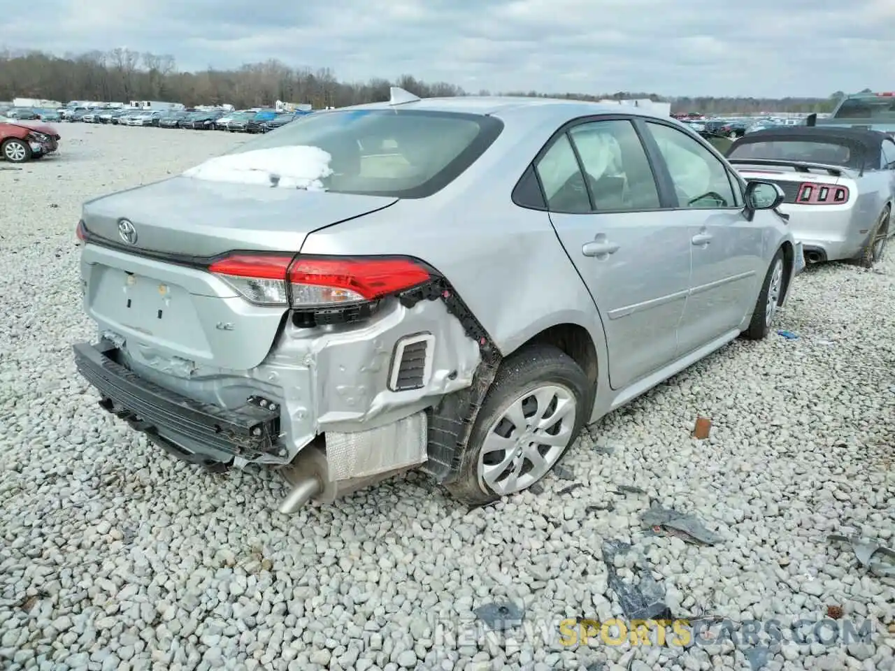 4 Photograph of a damaged car JTDEPRAE7LJ054460 TOYOTA COROLLA 2020