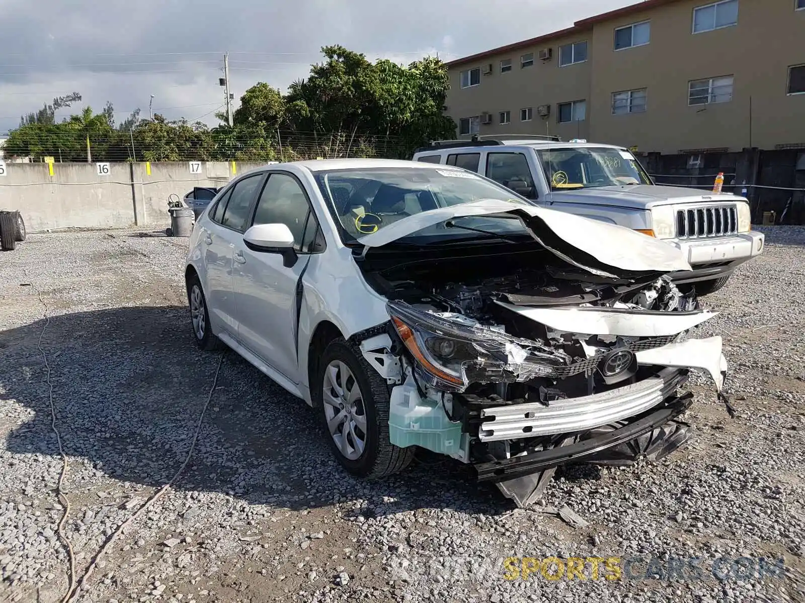 1 Photograph of a damaged car JTDEPRAE7LJ060873 TOYOTA COROLLA 2020