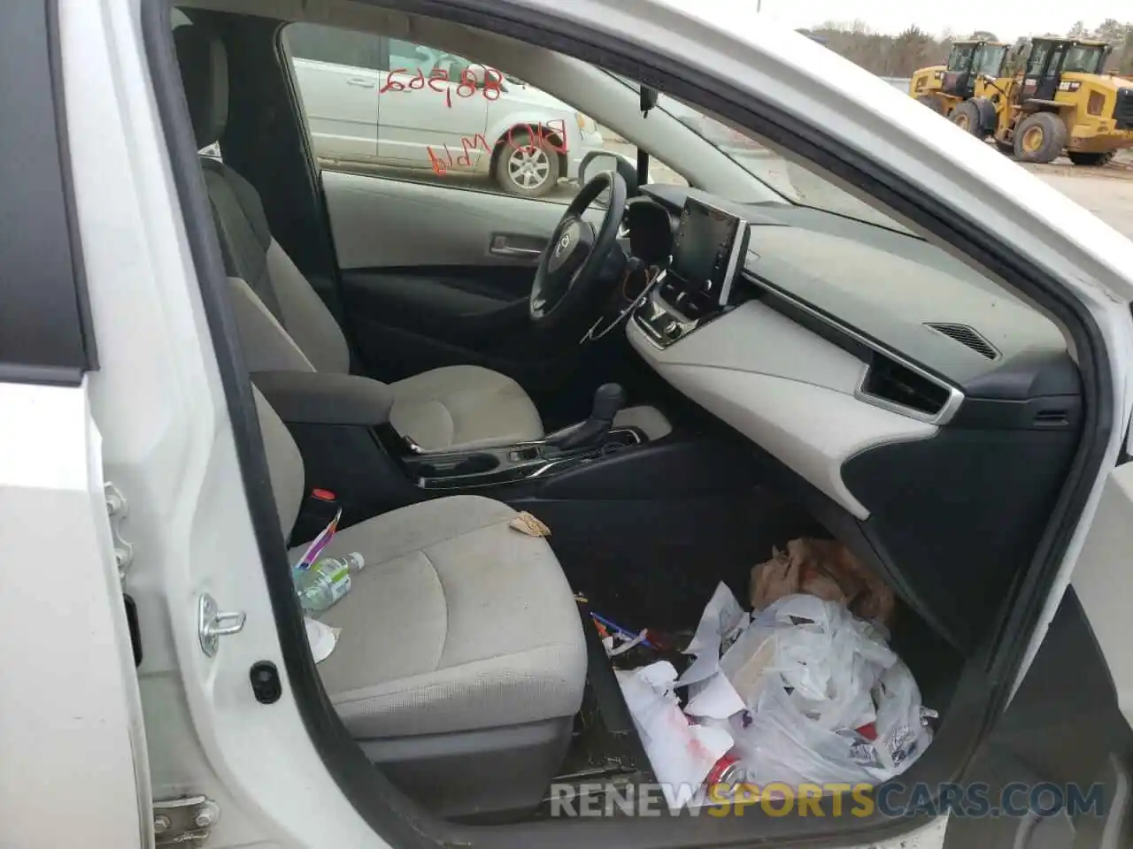 5 Photograph of a damaged car JTDEPRAE7LJ068777 TOYOTA COROLLA 2020