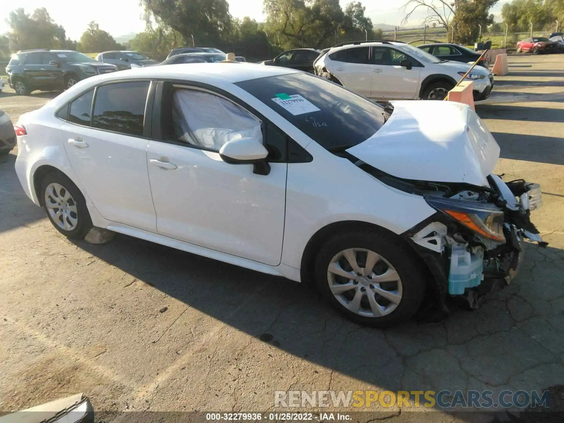 1 Photograph of a damaged car JTDEPRAE7LJ070755 TOYOTA COROLLA 2020