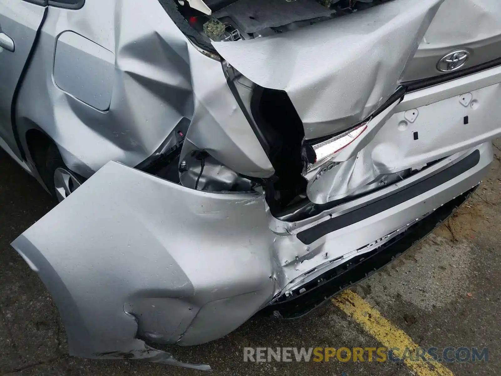 9 Photograph of a damaged car JTDEPRAE7LJ077317 TOYOTA COROLLA 2020