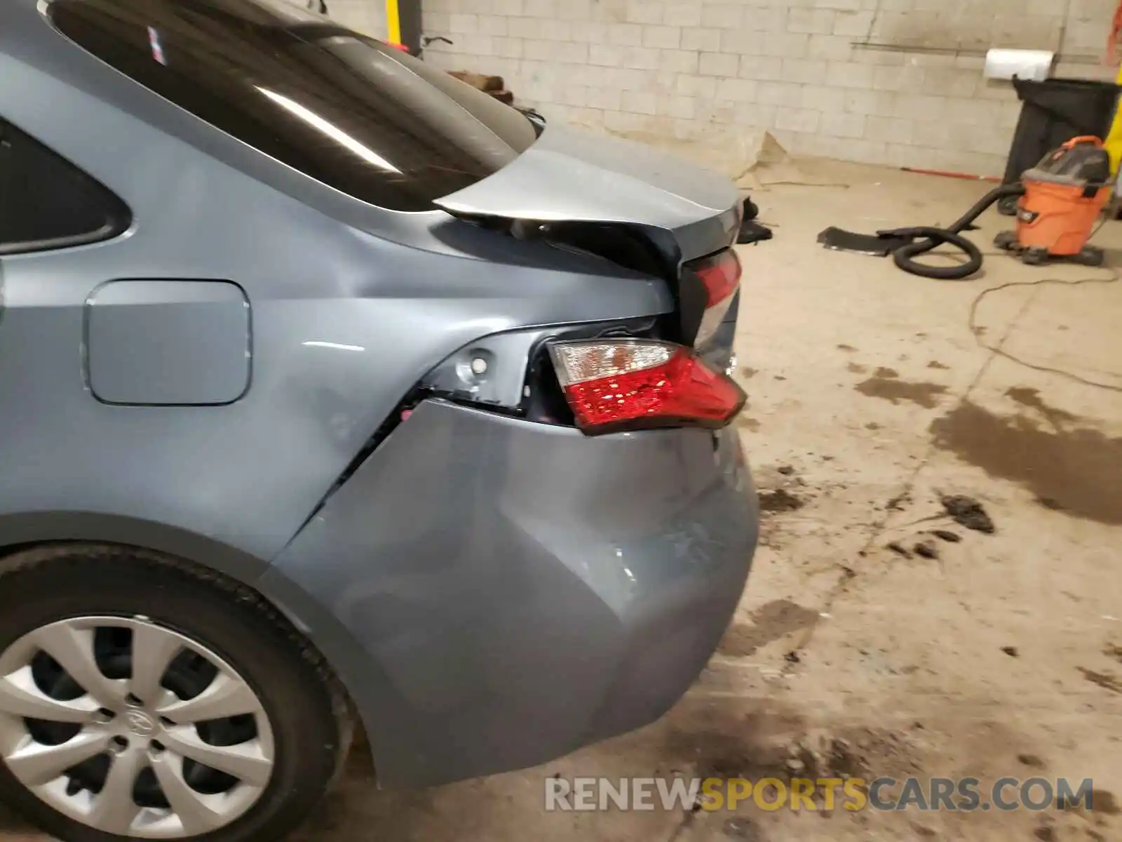 9 Photograph of a damaged car JTDEPRAE7LJ092352 TOYOTA COROLLA 2020