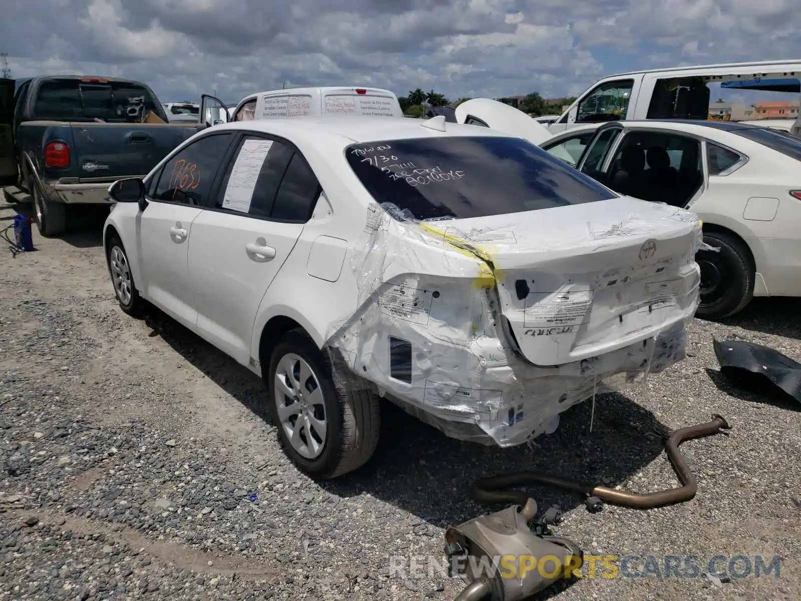 3 Photograph of a damaged car JTDEPRAE7LJ108002 TOYOTA COROLLA 2020