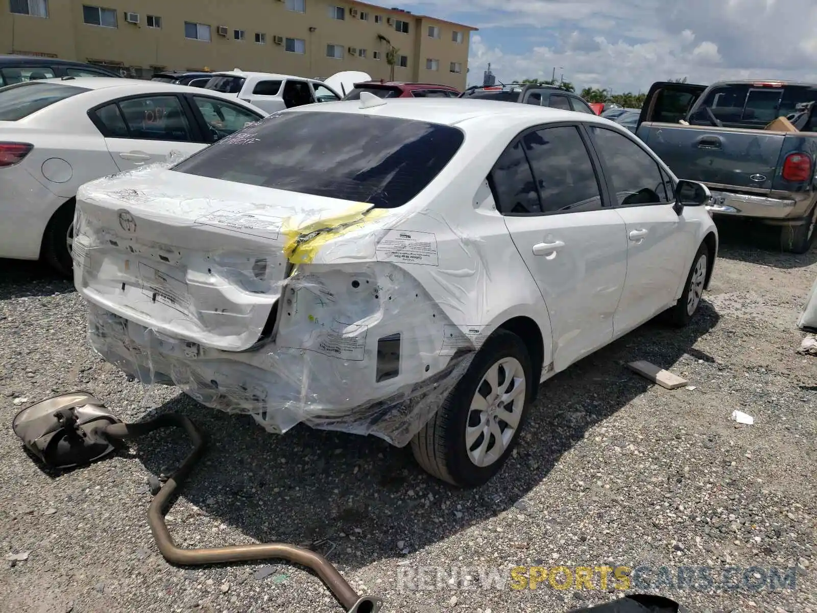 4 Photograph of a damaged car JTDEPRAE7LJ108002 TOYOTA COROLLA 2020