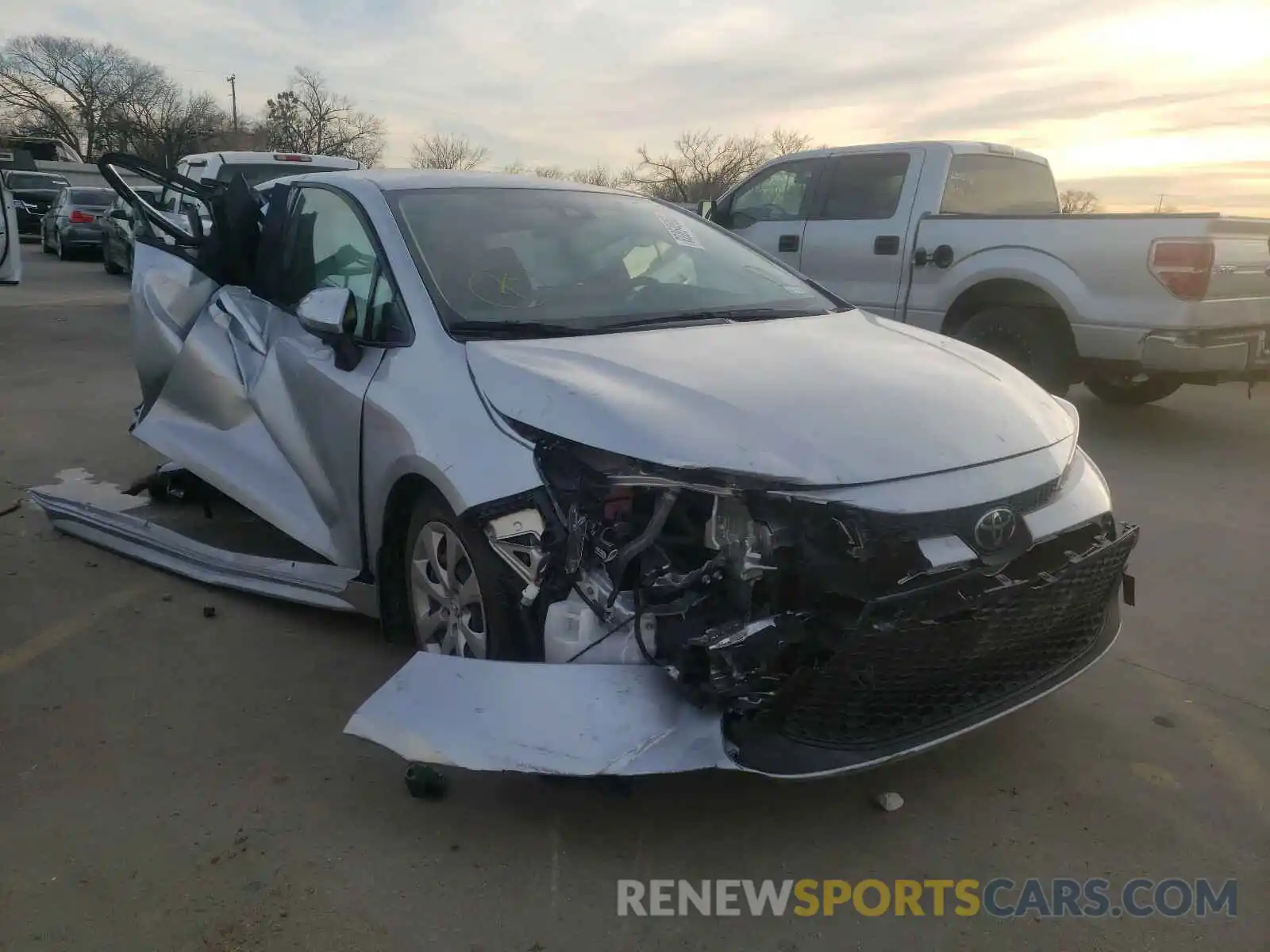 1 Photograph of a damaged car JTDEPRAE7LJ113118 TOYOTA COROLLA 2020