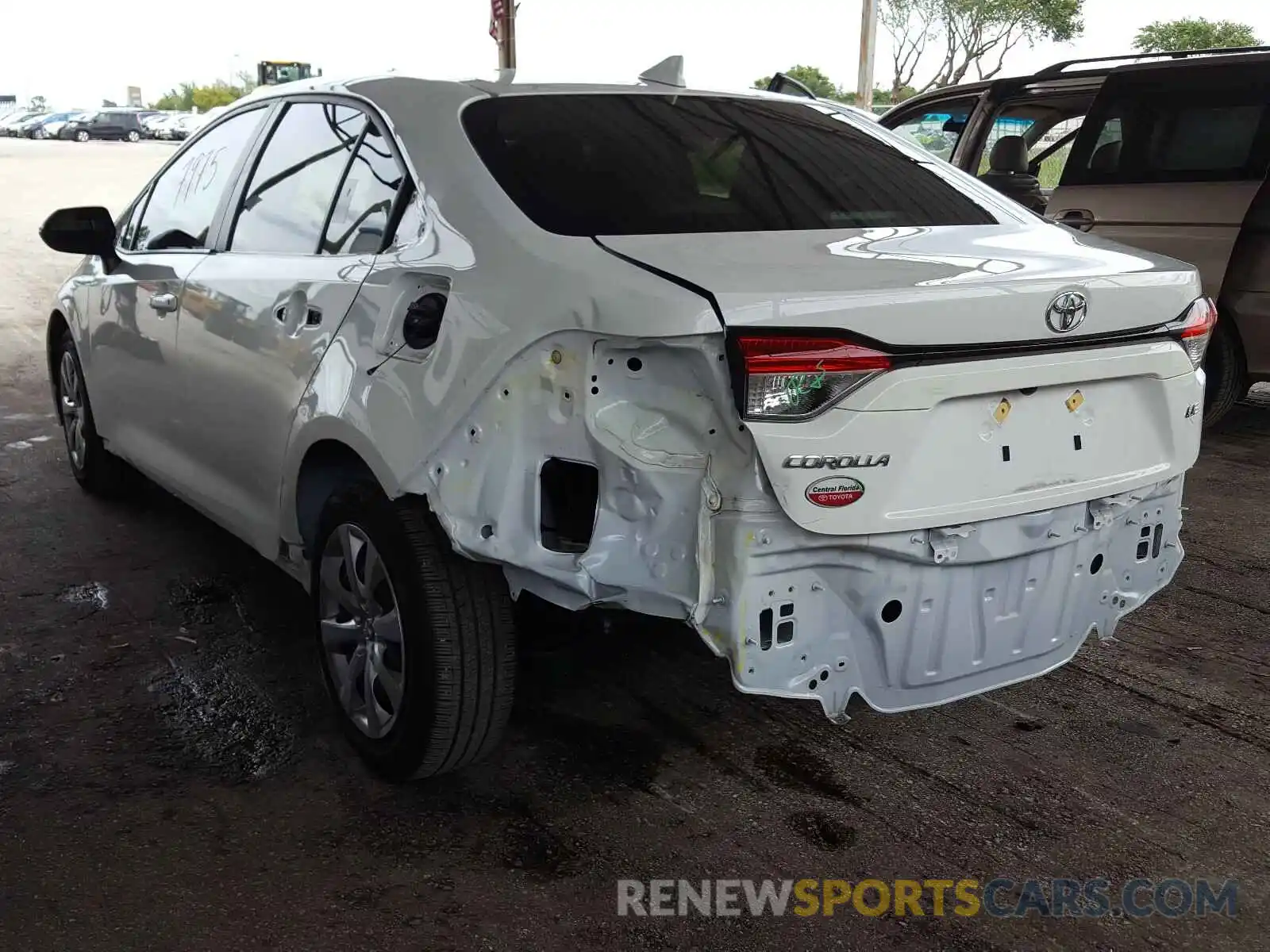 3 Photograph of a damaged car JTDEPRAE8LJ004702 TOYOTA COROLLA 2020